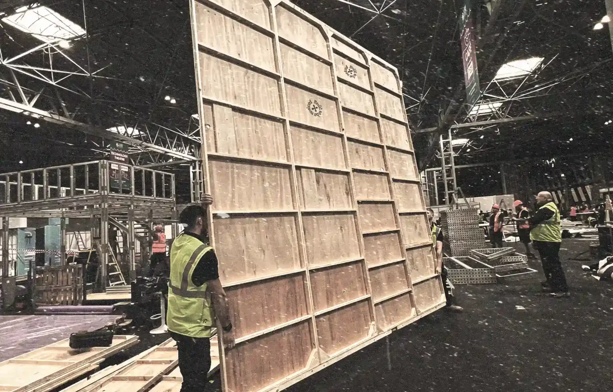 rocket-x-team-member-building-exhibition-stand